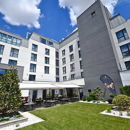 Aniroc Signature Hotel Arad Exterior photo The courtyard of the new building