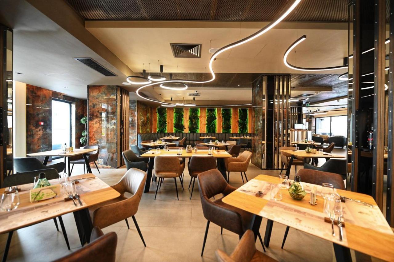 Aniroc Signature Hotel Arad Exterior photo Restaurant in Belgrade