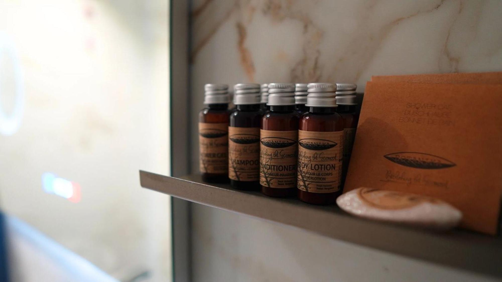 Aniroc Signature Hotel Arad Exterior photo A selection of toiletries