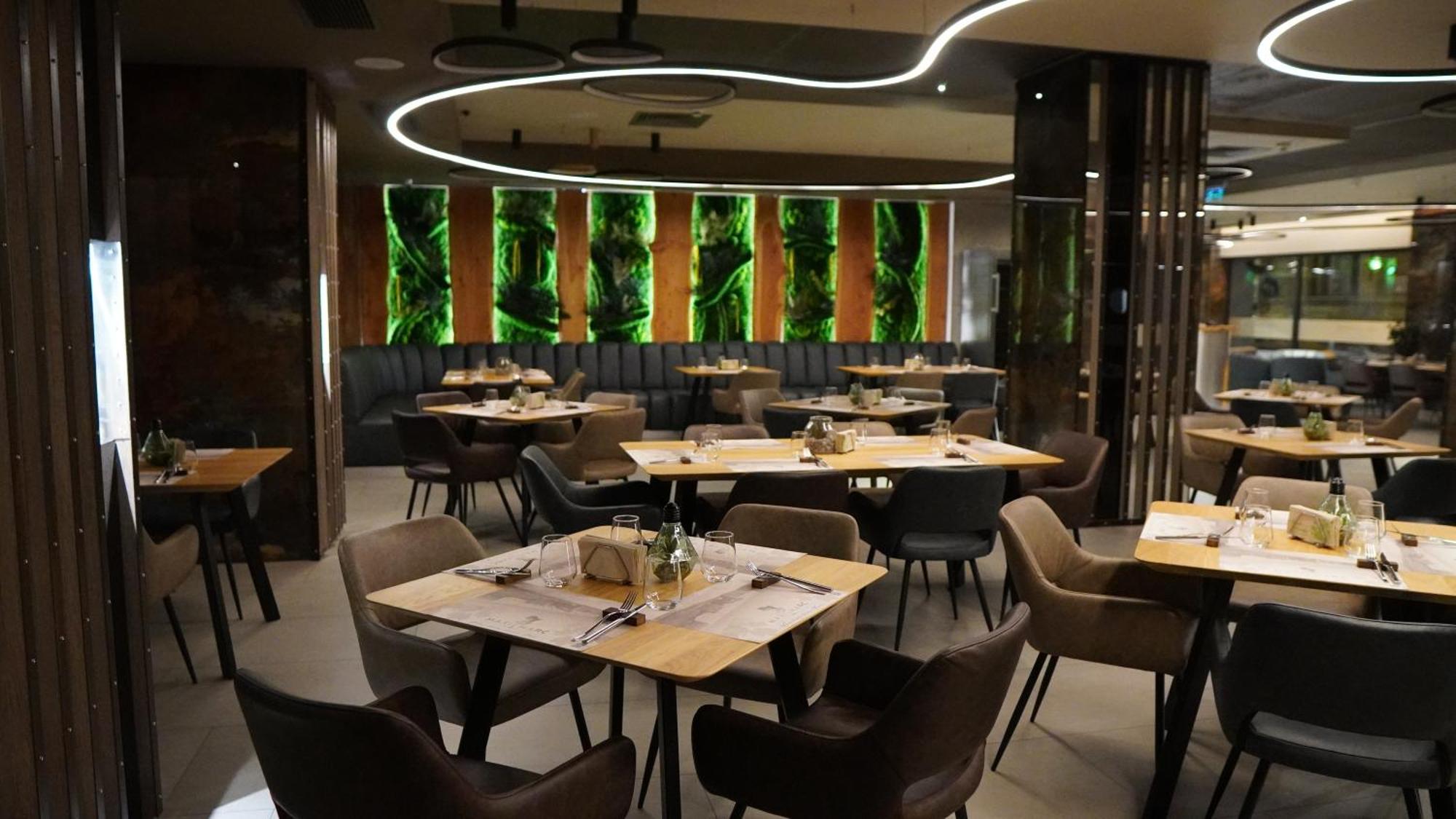 Aniroc Signature Hotel Arad Exterior photo The interior of the restaurant
