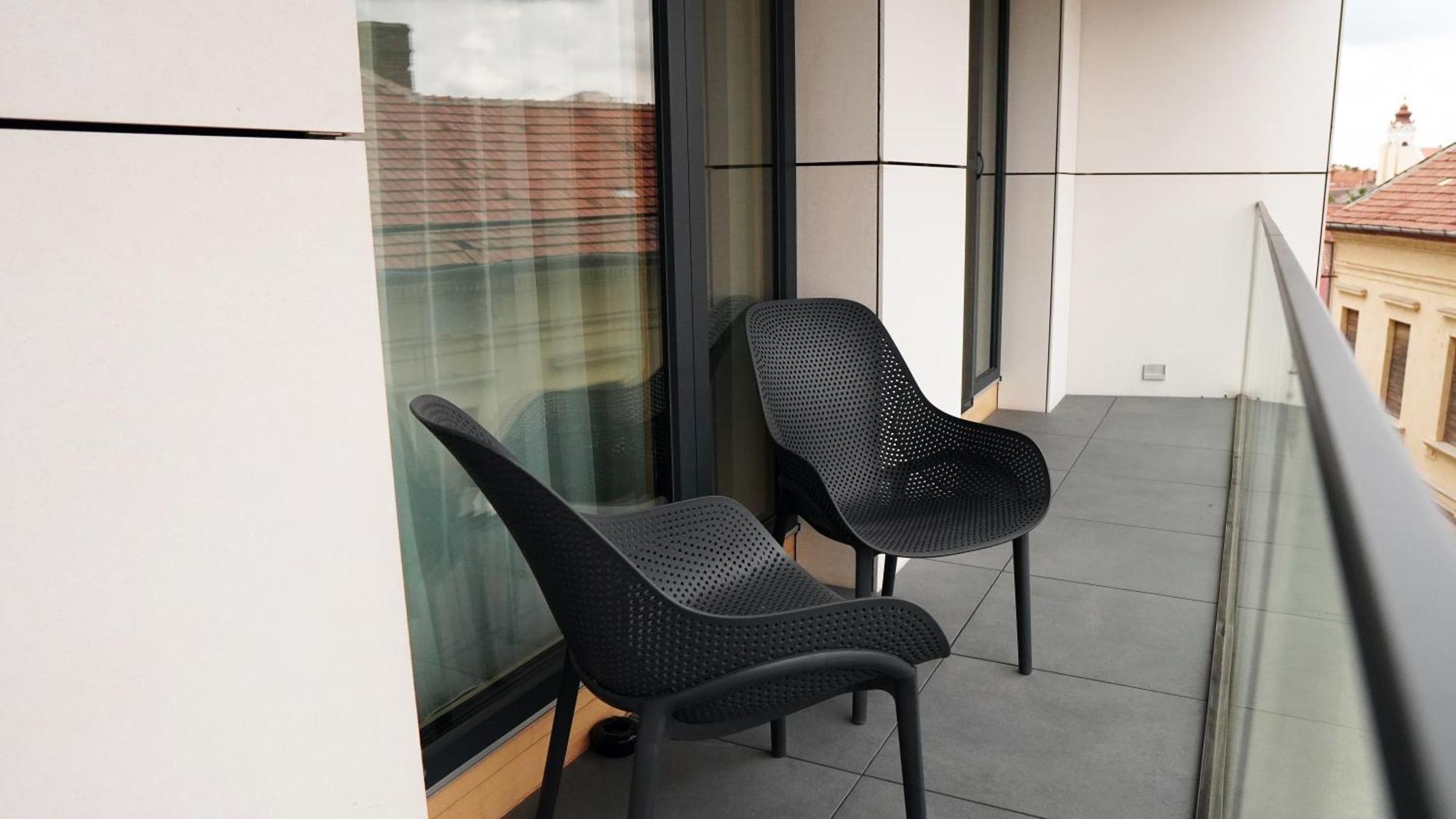 Aniroc Signature Hotel Arad Exterior photo A balcony in a residential apartment
