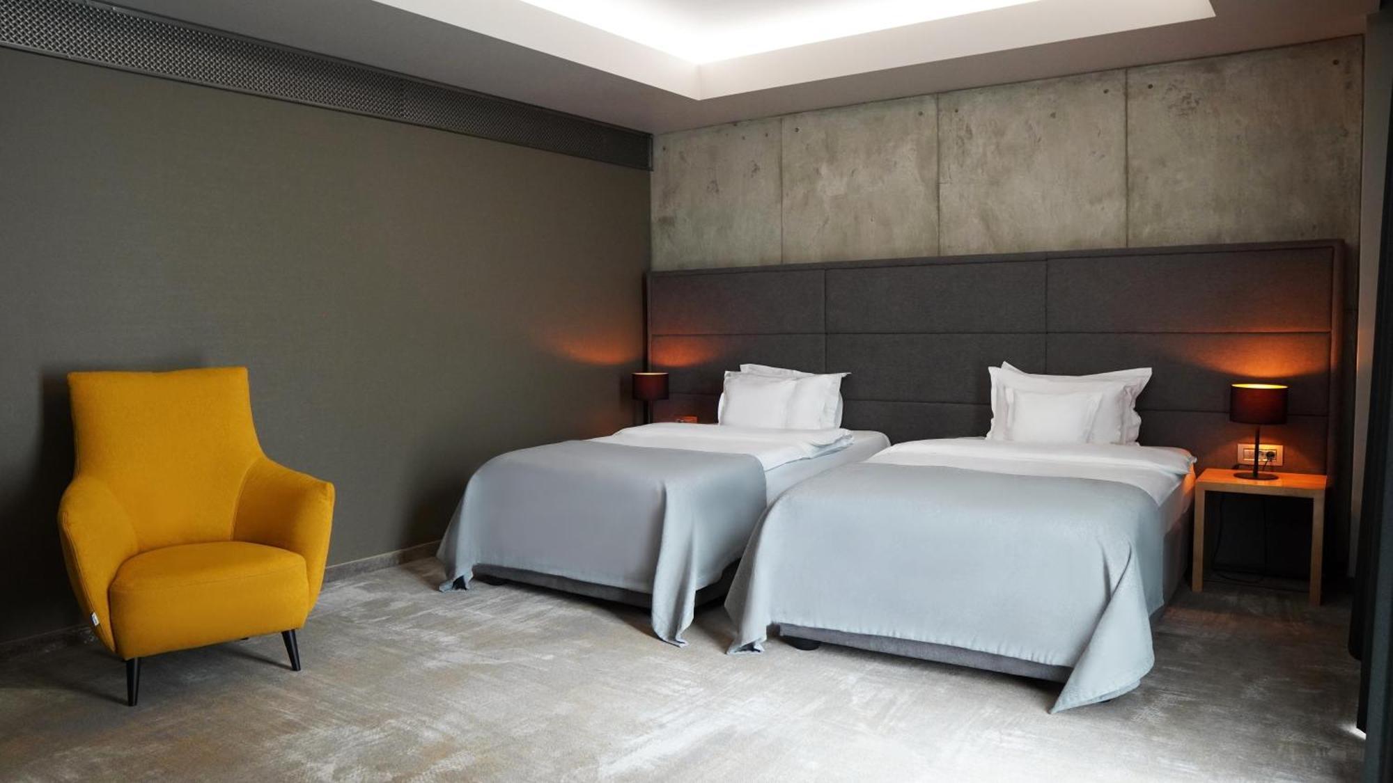 Aniroc Signature Hotel Arad Exterior photo Deluxe room