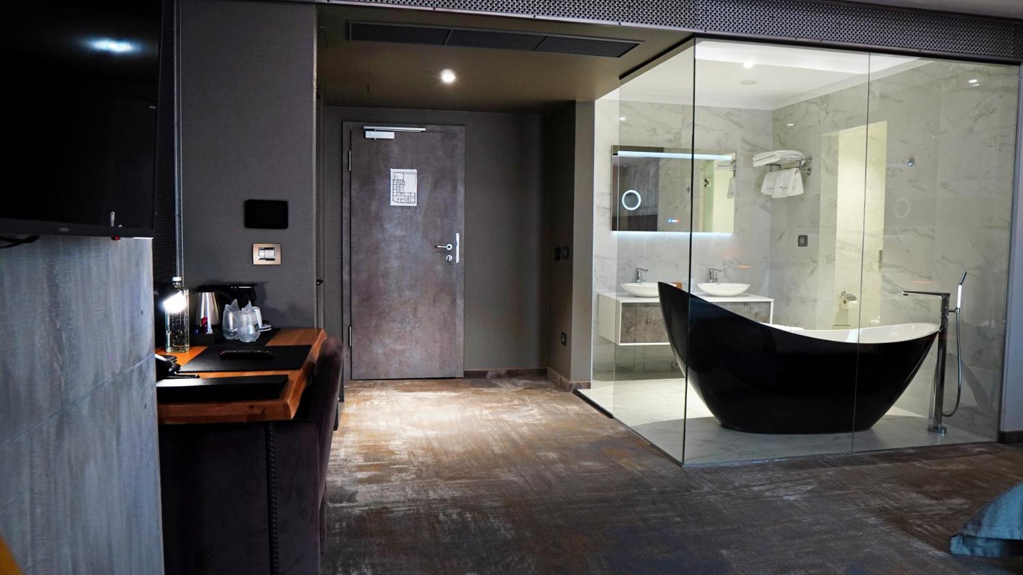 Aniroc Signature Hotel Arad Exterior photo A bathroom at the hotel